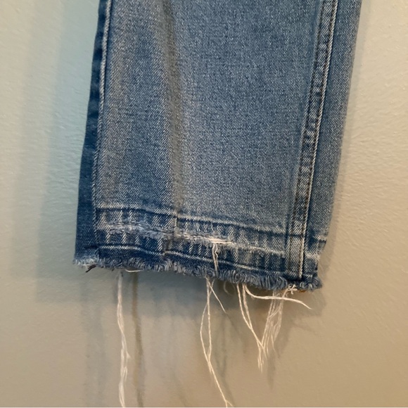 Abercrombie & Fitch Zoe Natural Rise Ankle Straight Jean - Distressed Light Wash - Picture 4 of 12